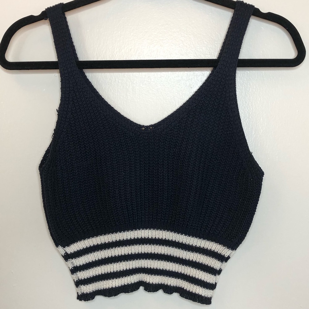 Handmade knit crop top - Picture 1 of 4